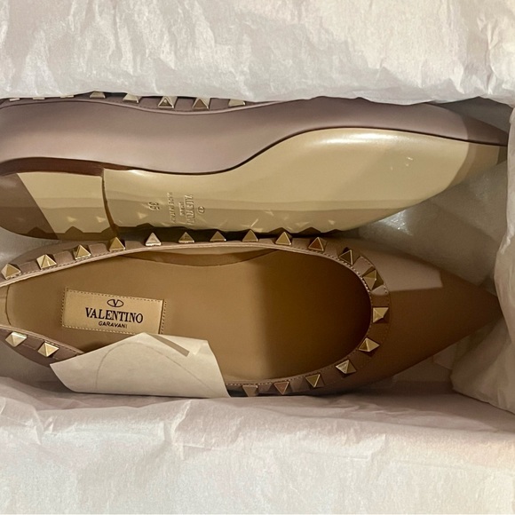 Valentino Garavani - Pointed Toe Studded Flats. - Picture 4 of 8